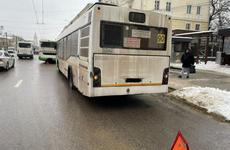 Неизвестный водитель устроил ДТП с такси и сбежал с места аварии в Воронеже