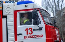 В Камышине пожарным пришлось тушить вспыхнувший «Фольксваген»