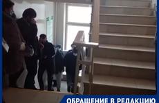 «С температурой под 40 отправляют на фильтр, где очередь из 100 человек»: волгодонцы