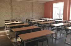 Возвращаются в классы: в российских регионах смягчают ограничения для школьников