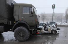 В лобовом столкновении двух автомобилей в Волгоградской области пострадали три человека