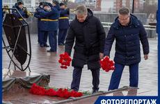 Накануне Дня защитника Отечества в Воронеже возложили цветы к Могиле Неизвестного Солдата