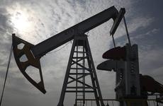 Цена на нефть превысила $100 впервые на фоне операции России в Донбассе