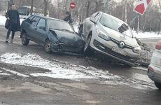 Автомобиль на автомобиле: страшное ДТП случилось в Волжском