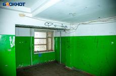 17-летнюю девушку без сознания нашли в подъезде в Волжском