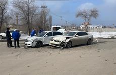 Лихач на внедорожнике сбил двух женщин на переходе в городе Волгоградской области