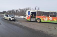 В Воронежской области 10-летняя девочка и четверо взрослых пострадали в ДТП с автобусом