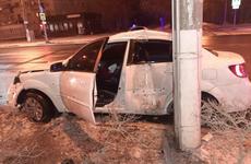 Под Волгоградом пьяный водитель врезался в столб, пострадал 24-летний пассажир