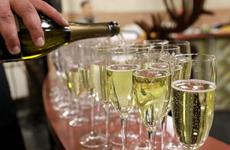 Житель НАО выпивал в баре за счёт владельца похищенной карточки