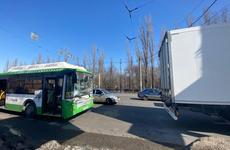В Воронеже две пассажирки автобуса №49 пострадали в столкновении с автомобилем В Воронеже две пассажирки автобуса №49 пострадали в столкновении с автомобилем