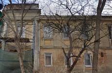 На 100 тыс рублей попала УК за исчезнувшие карнизы исторического дома в Воронеже