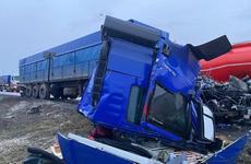 Неопытный водитель вылетел в кювет и врезался в дерево в Воронежской области