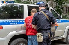 В Камышине женщина напала на полицейского при эвакуации школы