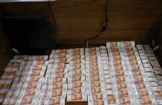 В волгоградском аэропорту задержали пассажира с незадекларированным миллионом