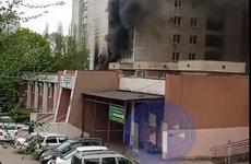 Из-за детской шалости в Воронеже загорелась крыша у поликлиники №11