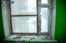 Под Волгоградом мать бросила малолетнюю дочь в запертой квартире на неделю