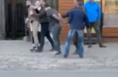 Неадекватный мужчина напал на припаркованный автомобиль в воронежском Шилово