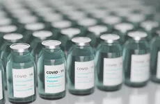 В России начали исследовать на добровольцах новую вакцину от коронавируса