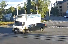 На видео попал таран грузовика у «Лукойла» в Волгограде