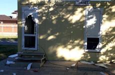 Вандалы разгромили общественный туалет в парке Дружбы в Георгиевске