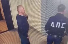 В Воронеже мужчина в форме инспектора ДПС расплатился за колёса фальшивыми деньгами В Воронеже мужчина в форме инспектора ДПС расплатился за колёса фальшивыми деньгами