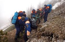 И в дождь, и в снег: спасатели больше суток искали травмированного туриста в районе горы Большой Тхач