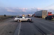 В Волгограде автомобиль протаранил две машины на встречке