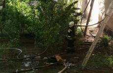 Здание бывшего общежития горит в Волгограде: есть погибший и раненый