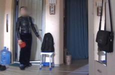 В Воронеже камера сняла девушку, обокравшую две квартиры с открытыми дверями В Воронеже камера сняла девушку, обокравшую две квартиры с открытыми дверями