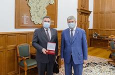 Губернатор наградил главу Борисоглебска, хотя у того под боком нашли повод для заявления в ФСБ