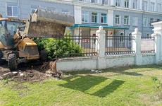 Экскаватор выломал ковшом забор в «заповеднике довоенного Воронежа»