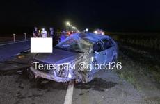 На Ставрополье лихач на «Приоре» въехал в «КАМАЗ» и попал в больницу