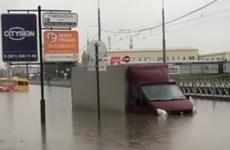 В Краснодаре автобусы шести маршрутов временно объезжают затопленную улицу Московскую