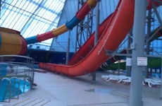 Не увидели тонущего: спасателей из волжского аквапарка задержали после гибели подростка