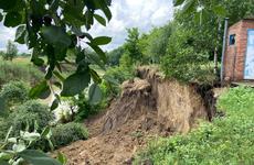Жилой дом на Ставрополье едва не обрушился в реку вместе с берегом