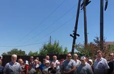 Жители волгоградского СНТ заплатили за возвращение света и воды спустя неделю мучений