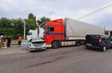 Под Волгоградом в ДТП с иномаркой пострадали водитель и пассажир ВАЗа