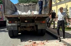 В центре Волгограда после реконструкции рухнул карниз исторического здания