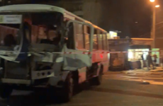 Маршрутный ПАЗ протаранил закусочную после ДТП с легковушкой в Воронеже: погиб водитель автобуса
