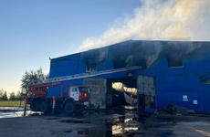 Сельскохозяйственные ангары загорелись в Ростовской области —
