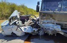 В Ростовской области зерновоз смял ВАЗ вместе с мужчиной, он погиб