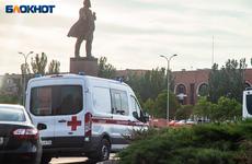 Иномарка врезалась в трактор на трассе в Волгоградской области