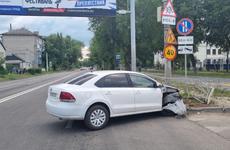 В Воронеже пьяный водитель Volkswagen Polo протаранил забор В Воронеже пьяный водитель Volkswagen Polo протаранил забор