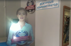 До чего дошел прогресс: в поликлинике Волгограда пациентов встречает ненастоящая женщина