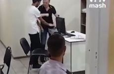 В Воронеже уволят сотрудника миграционного центра, ударившего иностранца во время дактилоскопии В Воронеже уволят сотрудника миграционного центра, ударившего иностранца во время дактилоскопии