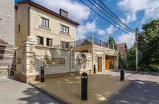 В центре Воронежа продают особняк с лифтом за 60 млн рублей